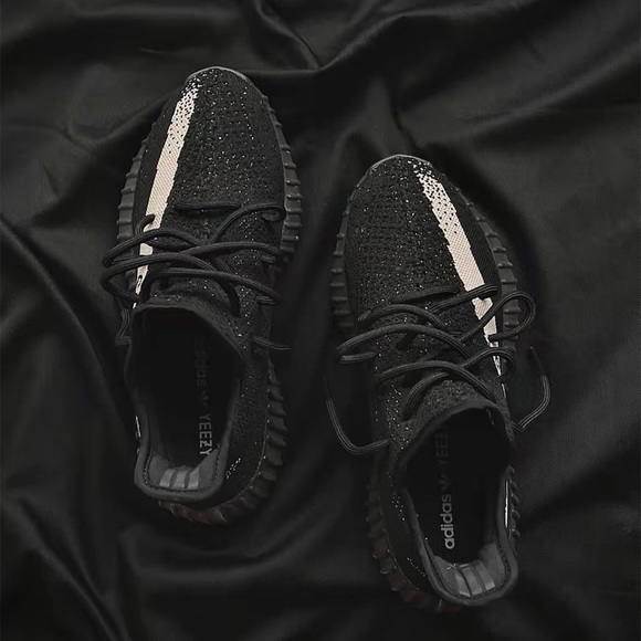 Yeezy 350 v2 black - Picture 2 of 5